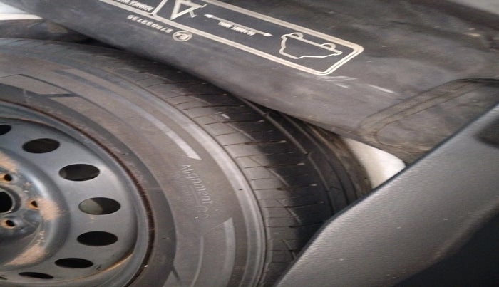 2016 Toyota Corolla Altis JS PETROL, Petrol, Manual, 92,332 km, tyre