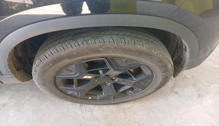 2024 Tata Harrier FEARLESS PLUS DARK EDITION, Diesel, Manual, 36,010 km, tyre