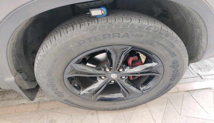 2020 Tata Harrier XZA 2.0L, Diesel, Automatic, 37,073 km, tyre