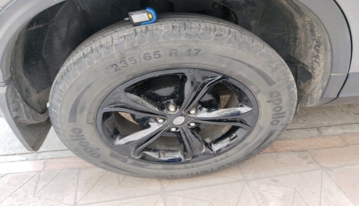 2020 Tata Harrier XZA 2.0L, Diesel, Automatic, 37,073 km, tyre