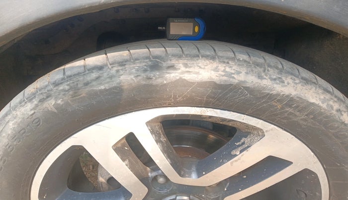 2018 Tata Hexa XTA 4X2 6 STR, Diesel, Automatic, 1,35,374 km, tyre