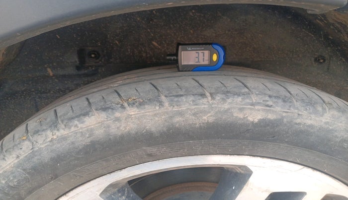 2018 Tata Hexa XTA 4X2 6 STR, Diesel, Automatic, 1,35,374 km, tyre