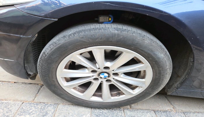 2010 BMW 5 Series 520 D HIGHLINE, Diesel, Automatic, 1,01,081 km, tyre