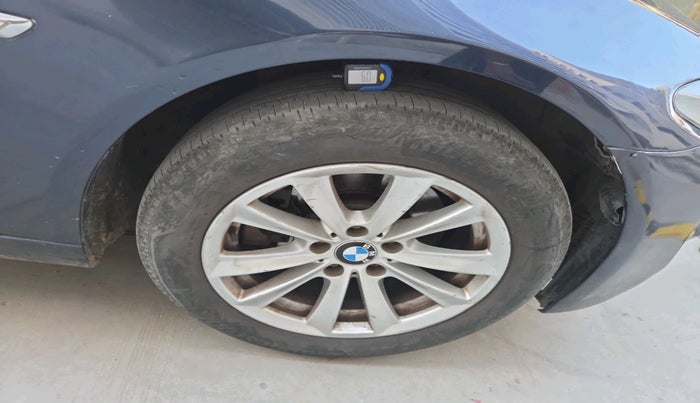 2010 BMW 5 Series 520 D HIGHLINE, Diesel, Automatic, 1,01,081 km, tyre