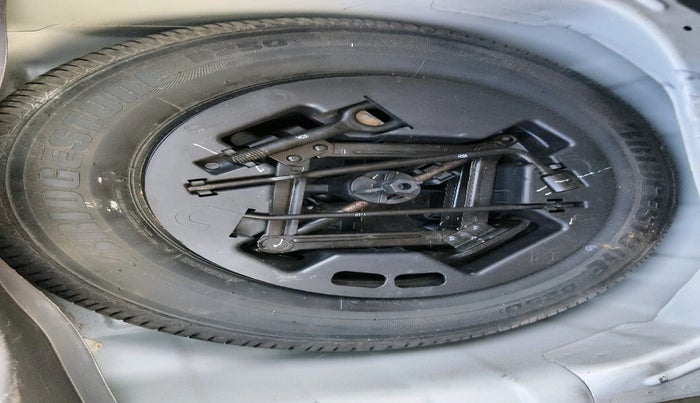 2012 Hyundai i10 MAGNA 1.2, Petrol, Manual, 1,05,184 km, tyre