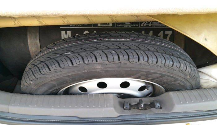 2014 Hyundai i10 MAGNA 1.1, CNG, Manual, 1,90,776 km, tyre