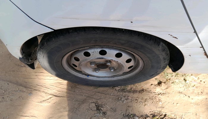 2014 Hyundai i10 MAGNA 1.1, CNG, Manual, 1,90,776 km, tyre