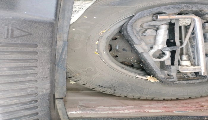 2013 Volkswagen Polo COMFORTLINE 1.2L, Diesel, Manual, 1,15,232 km, tyre