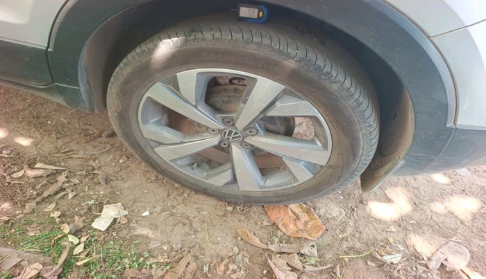 2022 Volkswagen TAIGUN TOPLINE 1.0 TSI AT, Petrol, Automatic, 48,695 km, tyre