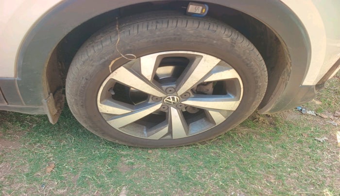 2022 Volkswagen TAIGUN TOPLINE 1.0 TSI AT, Petrol, Automatic, 48,695 km, tyre