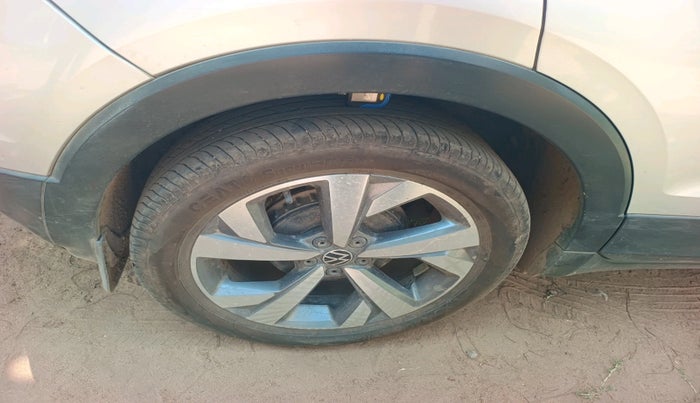 2022 Volkswagen TAIGUN TOPLINE 1.0 TSI AT, Petrol, Automatic, 48,695 km, tyre