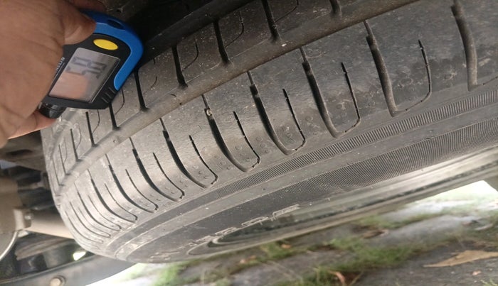 2016 Mahindra XUV500 W6 AT, Diesel, Automatic, 1,31,526 km, tyre