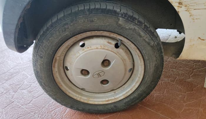 2013 Tata Nano CX, Petrol, Manual, 72,154 km, tyre