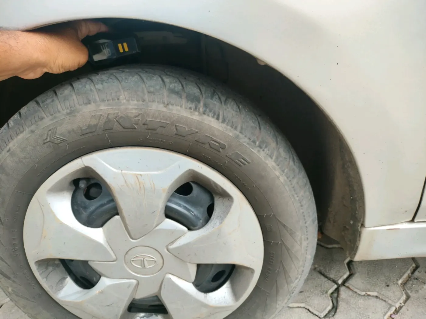 2016 Tata Tiago XT PETROL, Petrol, Manual, 1,10,803 km, tyre