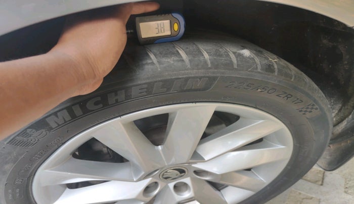 2016 Skoda Superb L&K 1.8 TSI AT, Petrol, Automatic, 1,04,051 km, tyre