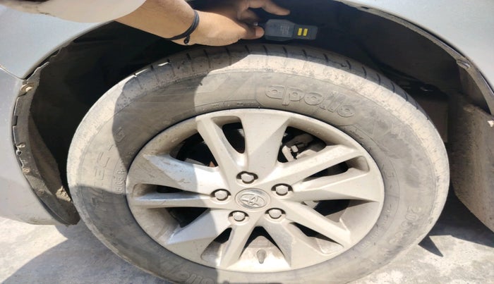 2016 Toyota Innova Crysta 2.4 VX 8 STR, Diesel, Manual, 1,73,589 km, tyre