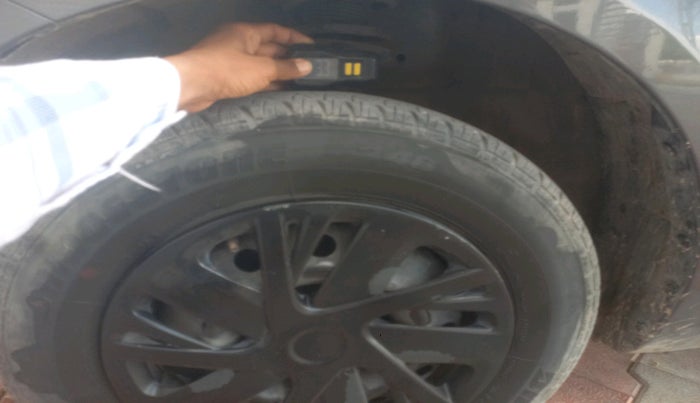 2016 Maruti Swift VXI, CNG, Manual, 1,47,255 km, tyre