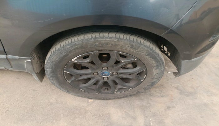 2014 Ford Ecosport TITANIUM 1.5L DIESEL (OPT), Diesel, Manual, 1,85,976 km, tyre