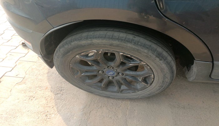 2014 Ford Ecosport TITANIUM 1.5L DIESEL (OPT), Diesel, Manual, 1,85,976 km, tyre