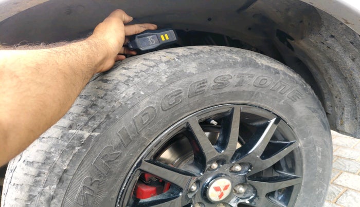 2014 Mitsubishi Pajero Sport 2.5 MT, Diesel, Manual, 1,28,024 km, tyre