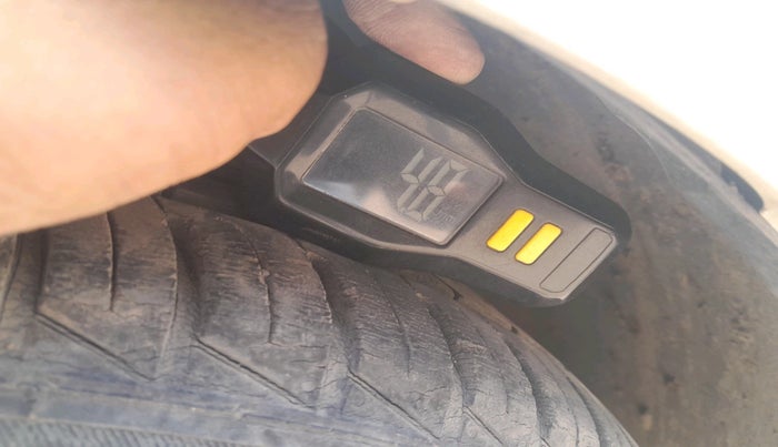 2014 Hyundai Grand i10 SPORTZ 1.1 CRDI, Diesel, Manual, 83,197 km, tyre