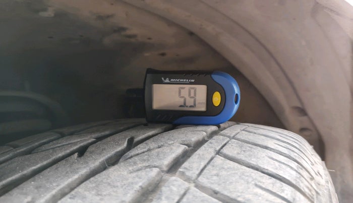 2016 Toyota Innova Crysta 2.8 ZX AT 7 STR, Diesel, Automatic, 1,76,764 km, tyre