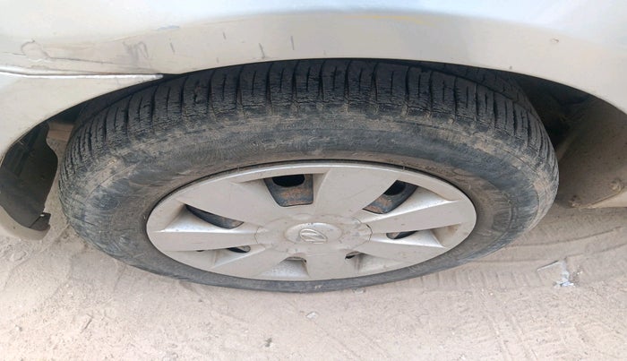 2006 Hyundai Verna XI, Petrol, Manual, 1,00,252 km, tyre