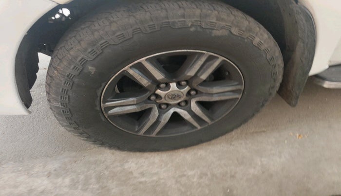 2013 Toyota Fortuner 3.0 4X2 AT, Diesel, Automatic, 2,19,763 km, tyre