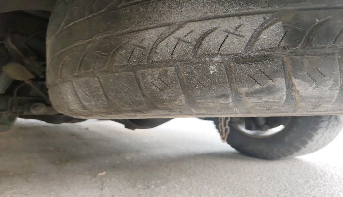 2013 Toyota Fortuner 3.0 4X2 AT, Diesel, Automatic, 2,19,763 km, tyre