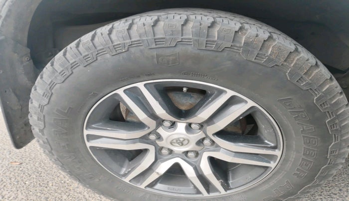 2013 Toyota Fortuner 3.0 4X2 AT, Diesel, Automatic, 2,19,763 km, tyre