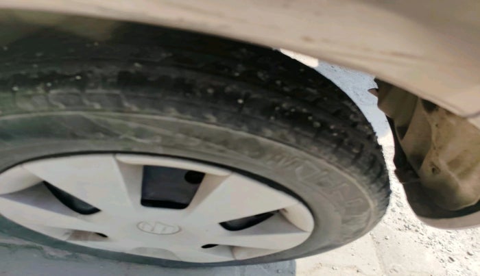 2011 Maruti A Star VXI (ABS) AT, Petrol, Automatic, 86,078 km, tyre