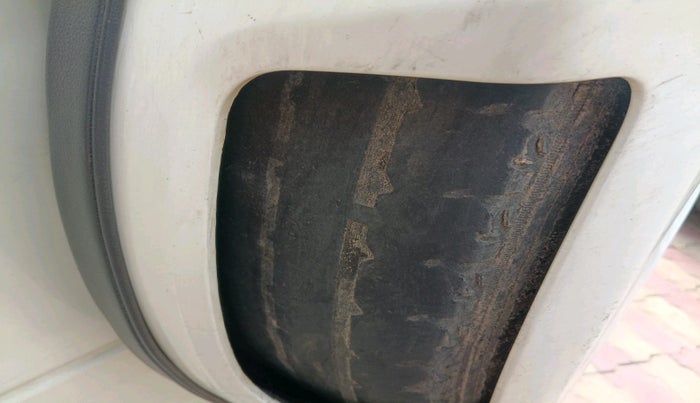 2017 Mahindra TUV300 T6, Diesel, Manual, 1,06,894 km, tyre