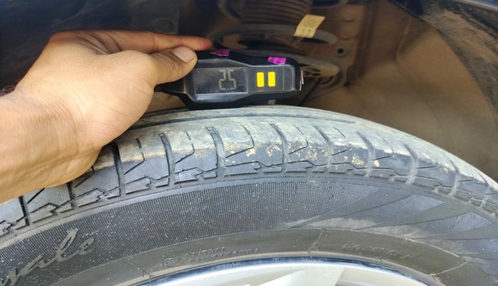 2025 Maruti Swift VXI 1.2L CNG, Petrol, Manual, 19,459 km, tyre