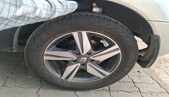 2015 Renault Koleos 4x4 AT, Diesel, Automatic, 1,80,244 km, tyre