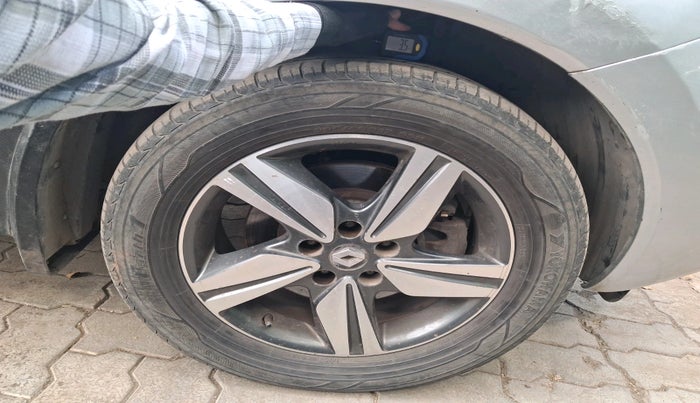 2015 Renault Koleos 4x4 AT, Diesel, Automatic, 1,80,244 km, tyre