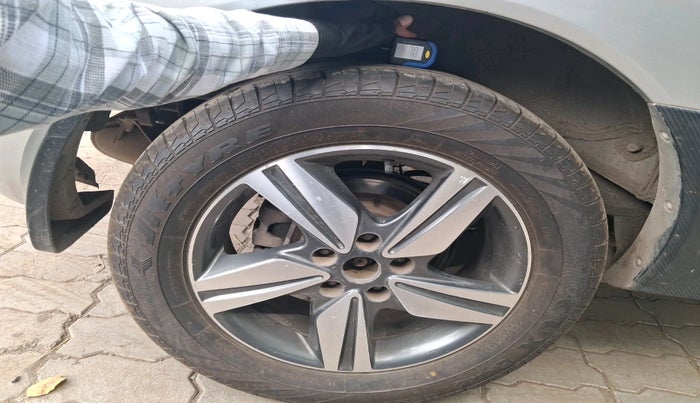 2015 Renault Koleos 4x4 AT, Diesel, Automatic, 1,80,244 km, tyre