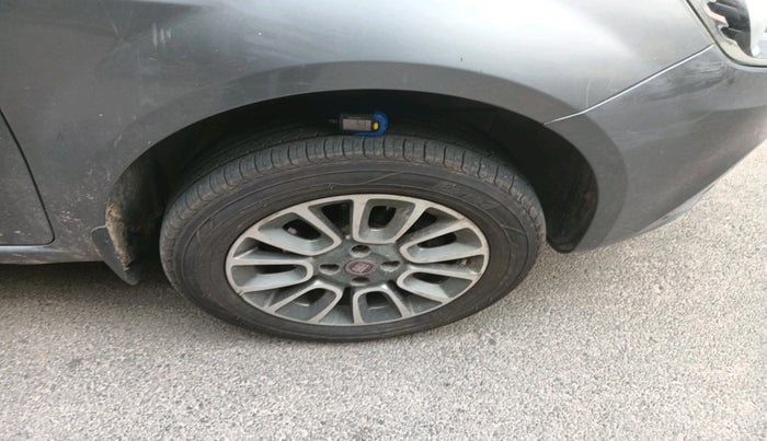 2015 Fiat Punto EVO EMOTION 1.3 MULTIJET, Diesel, Manual, 1,01,431 km, tyre