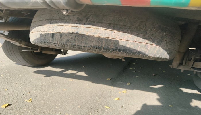 2013 Chevrolet Tavera NEO 3 LS 10 STR BS IV, Diesel, Manual, 4,48,733 km, tyre