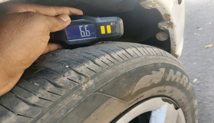 2013 Chevrolet Tavera NEO 3 LS 10 STR BS IV, Diesel, Manual, 4,48,733 km, tyre