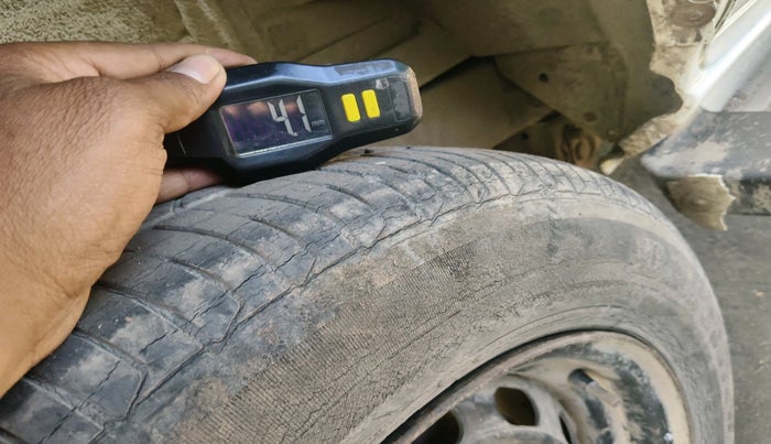 2013 Chevrolet Tavera NEO 3 LS 10 STR BS IV, Diesel, Manual, 4,48,733 km, tyre