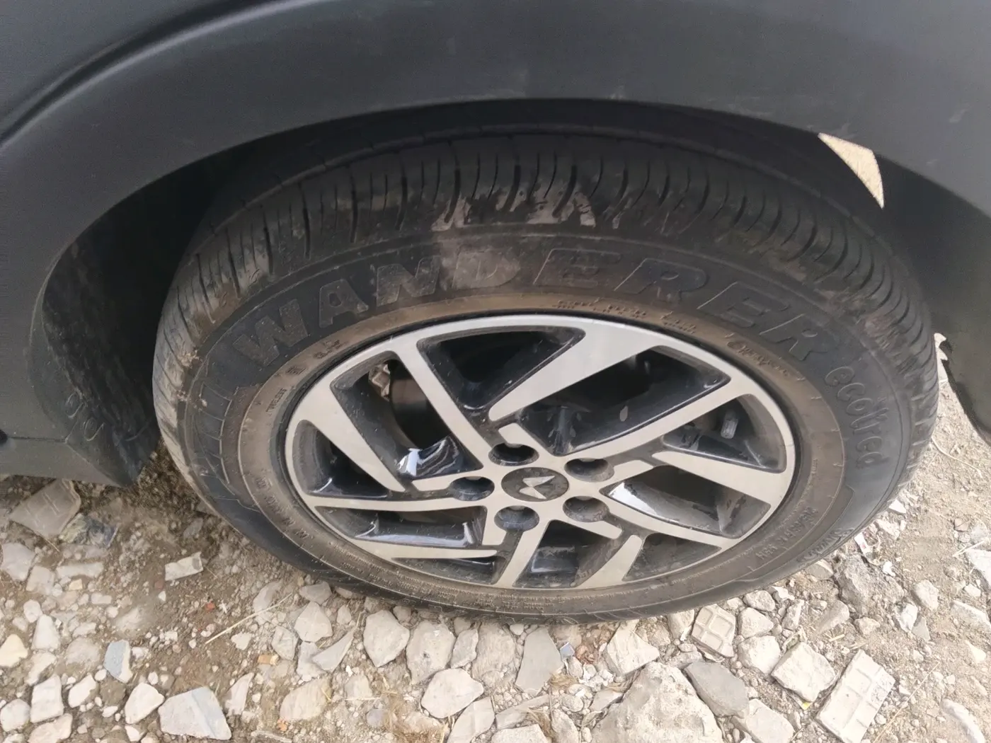 2024 Mahindra XUV 3XO AX5 1.2 L TCMPFI AT, Petrol, Automatic, 12,838 km, tyre
