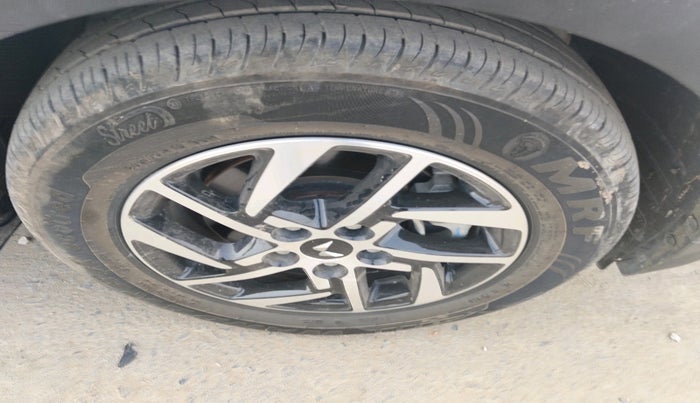 2024 Mahindra XUV 3XO AX5 1.2 L TCMPFI AT, Petrol, Automatic, 12,838 km, tyre