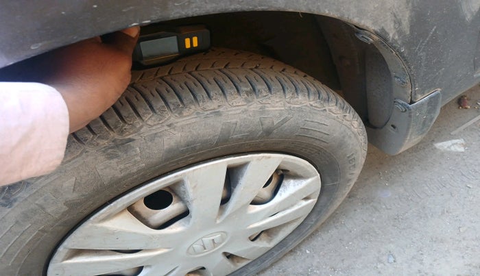 2016 Maruti Swift LXI (O), Petrol, Manual, 83,065 km, tyre