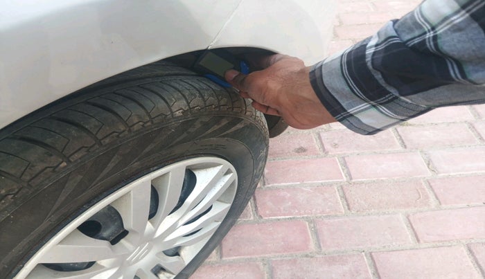 2019 Maruti Dzire VXI AMT, CNG, Automatic, 56,713 km, tyre