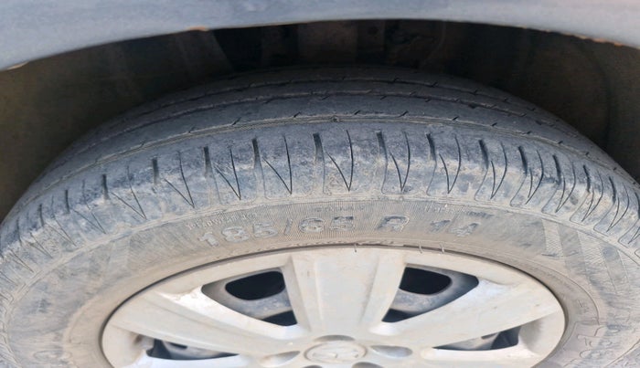 2011 Volkswagen Polo COMFORTLINE 1.2L, Diesel, Manual, 1,13,822 km, tyre