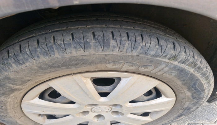 2011 Volkswagen Polo COMFORTLINE 1.2L, Diesel, Manual, 1,13,822 km, tyre