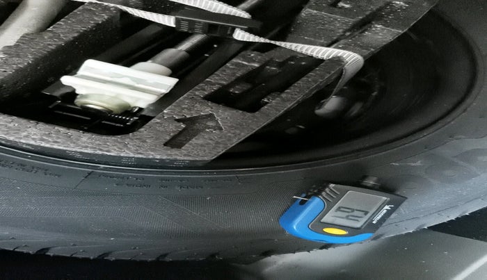 2014 Skoda Rapid 1.5 TDI CR AMBITION PLUS, Diesel, Manual, 60,289 km, tyre