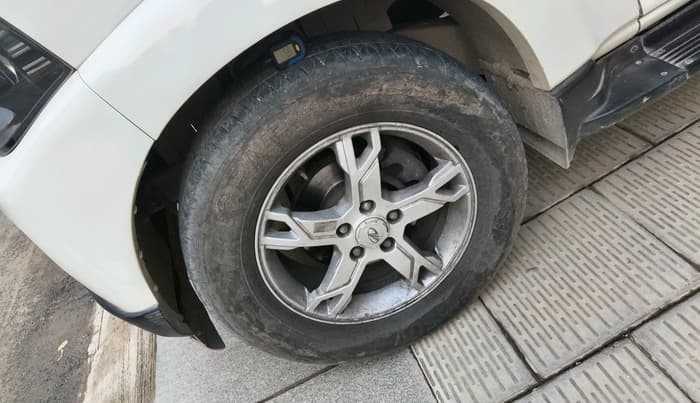 2015 Mahindra Scorpio S10, Diesel, Manual, 99,915 km, tyre