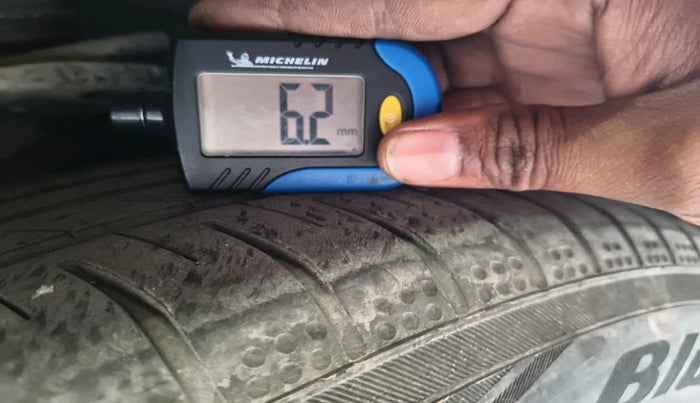 2016 Toyota Corolla Altis VL CVT PETROL, Petrol, Automatic, 1,78,719 km, tyre