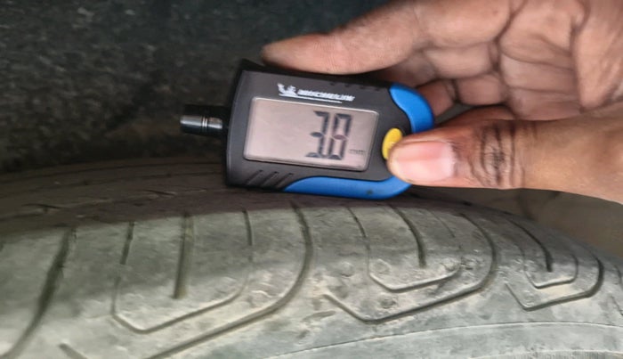 2016 Toyota Corolla Altis VL CVT PETROL, Petrol, Automatic, 1,78,719 km, tyre